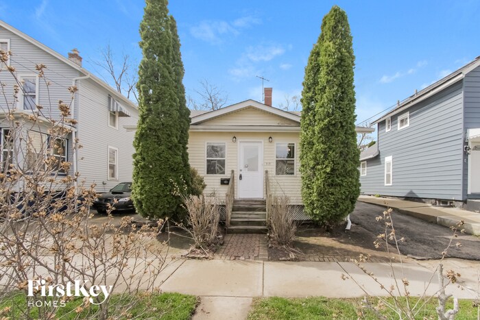 Primary Photo - 515 Columbia St