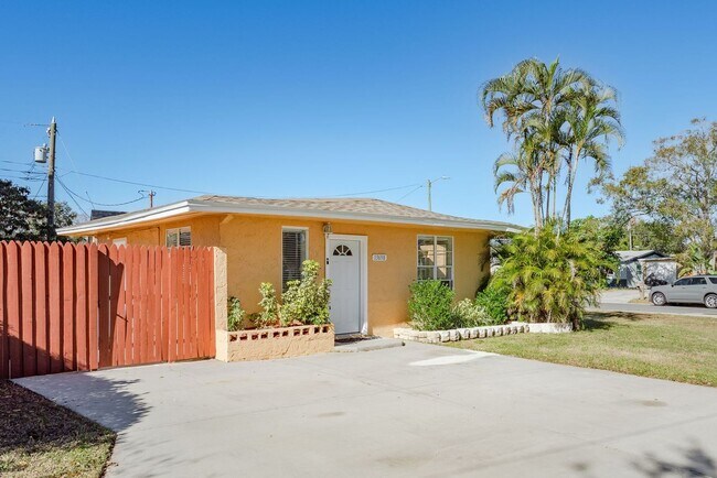 Foto del edificio - Renovated Home near the Beaches