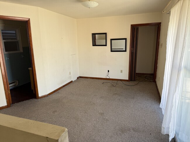 Foto del edificio - 584 Thompson Ave