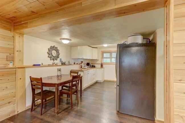 Building Photo - Sun Prairie Duplex