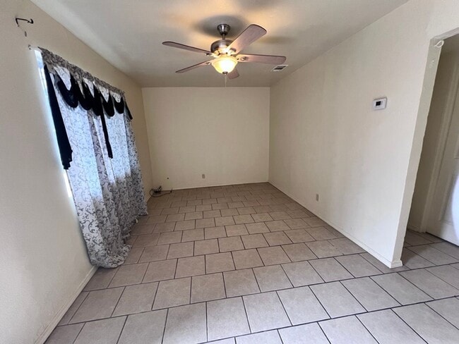Building Photo - 3 br, 1 bath House - 607 E Wildy    (391)