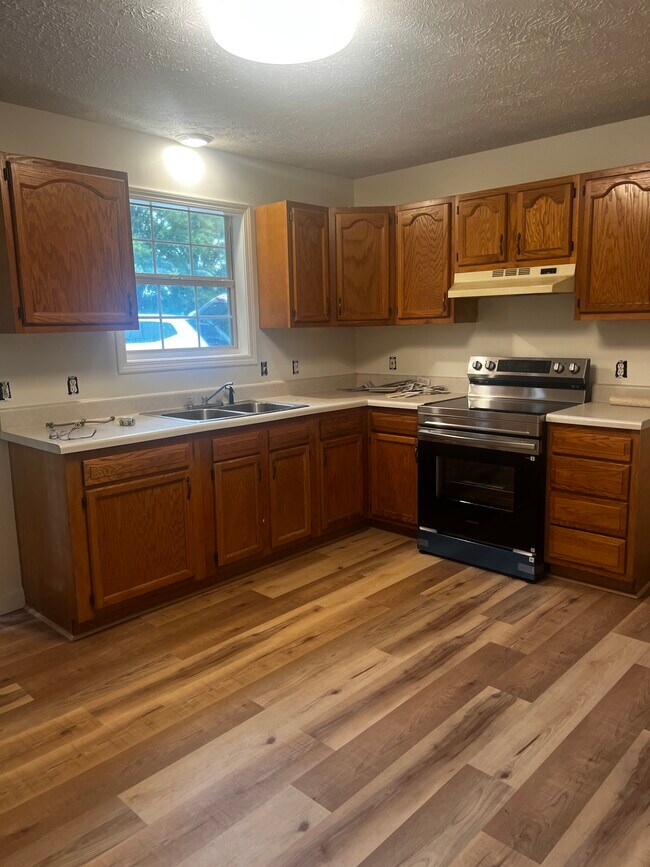Building Photo - 914 Jerry St