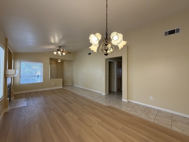 Foto del edificio - 3317 Moon River St