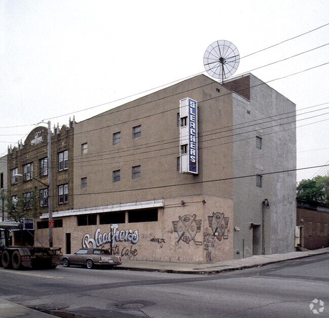 Building Photo - 520-528 Bay St