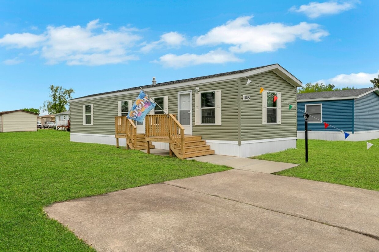 Primary Photo - 5075 Canterbury Ave