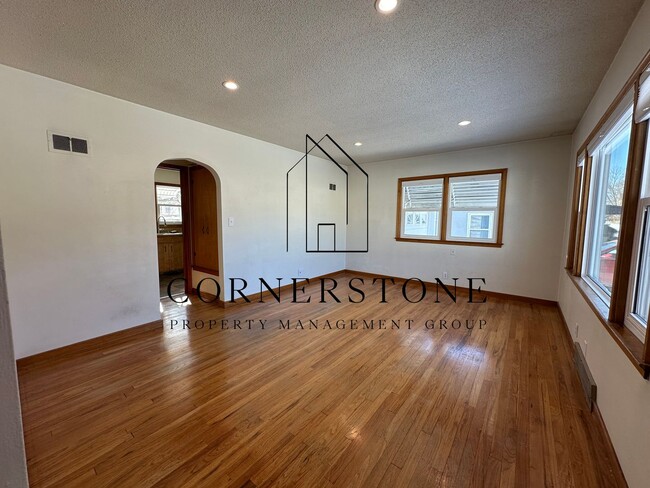 Building Photo - Well taken care of 2 bedroom $1095