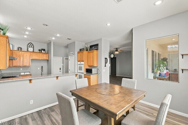 Building Photo - 943 Coldwater Falls Way