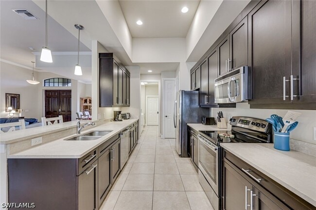 Foto del edificio - 1221 Briarwood Ct