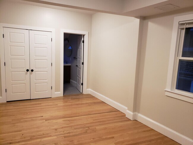 Building Photo - 129 Sutherland