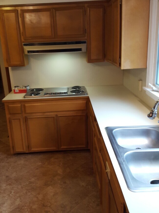 Foto del edificio - University Place 2bd 2bth, with bonus/office, $2,995 includes yard care and utilities other than ...