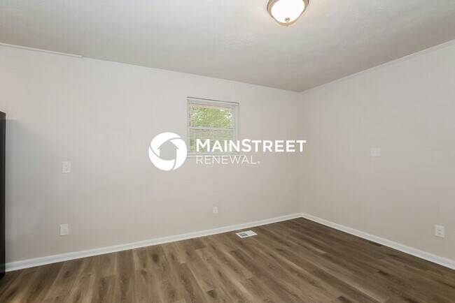 Building Photo - 4 Bedroom Pet-Friendly Home in STOCKBRIDGE...