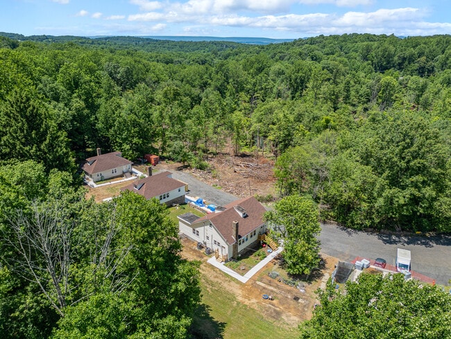 Building Photo - 71 Dreamland Park Dr