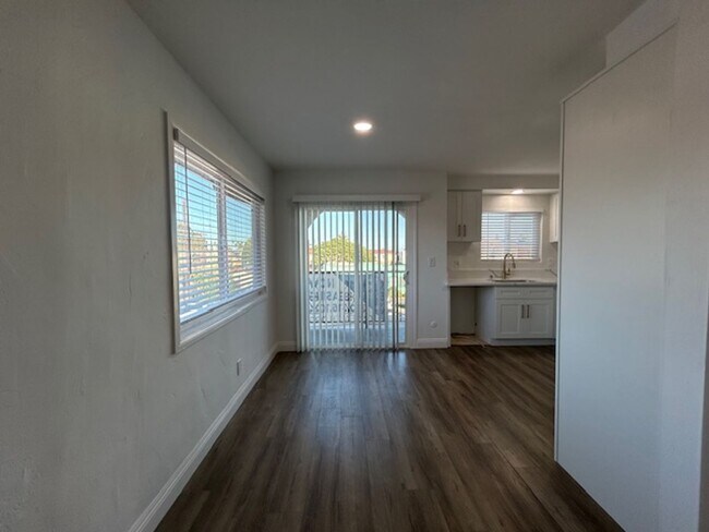 Foto del edificio - 2211 S Grand Ave