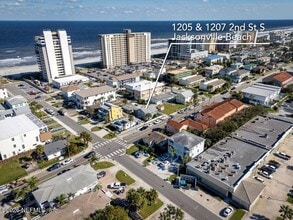 Building Photo - 1207 2nd St S