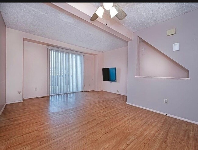 Foto del edificio - 1005 Cottonwood Ct