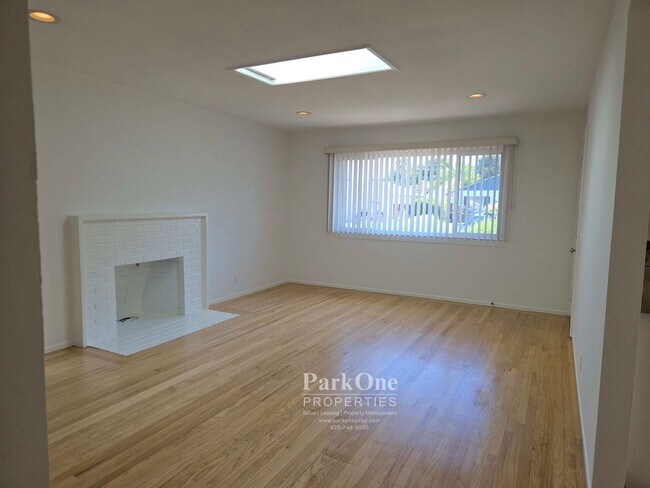 Building Photo - Single story home near Walnut Creek border.