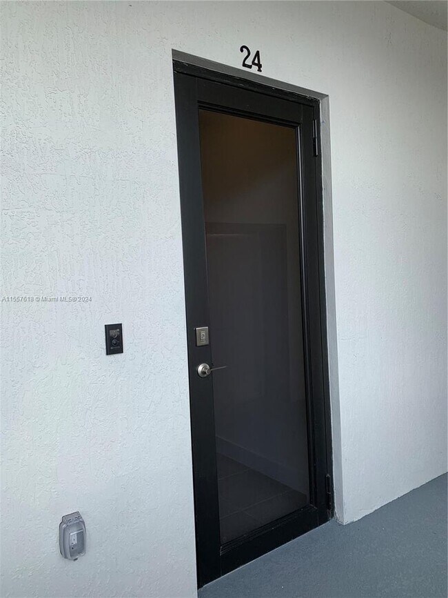 Building Photo - 8015 NW 104 Avenue 24, Doral, FL 33178