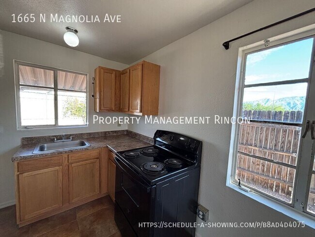 Building Photo - 1665 N Magnolia Ave