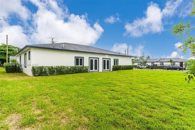 Foto del edificio - 11870 SW 220th St