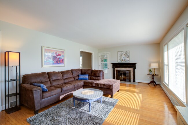Foto del edificio - 8006 Watterson Trail