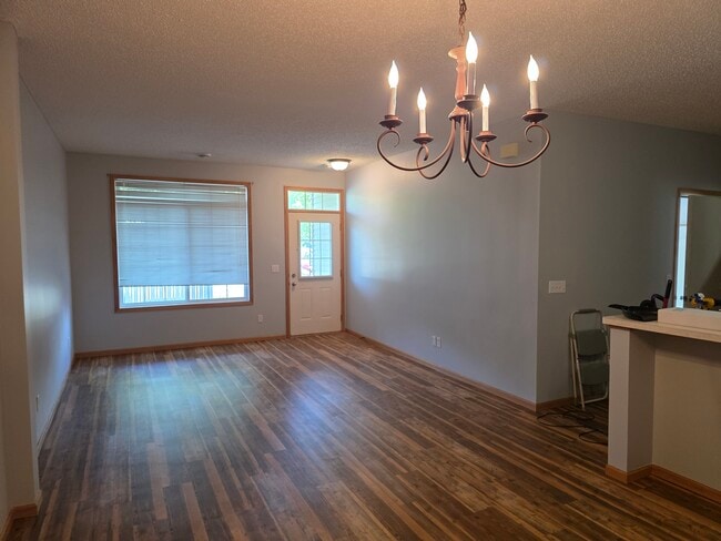 Building Photo - 821 Willow Glen Ct