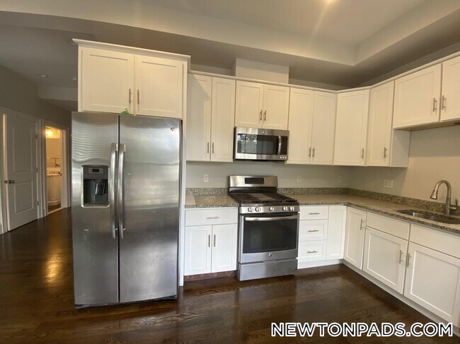 Foto del edificio - 2044 Beacon St