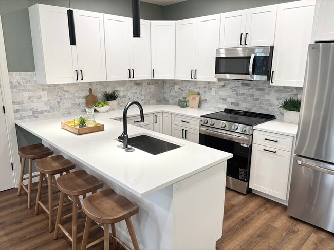 Building Photo - 1391 Main St