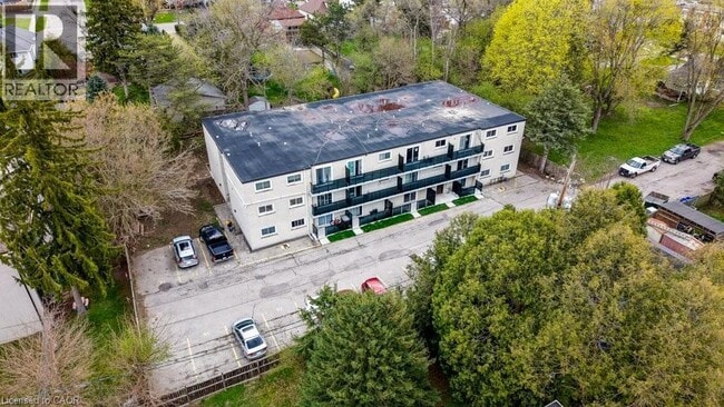 Building Photo - 930 Eagle St N