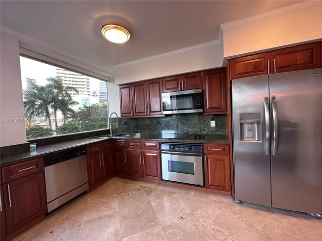 Building Photo - 1541 Brickell Ave