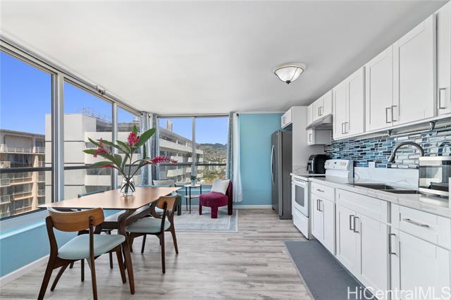 Building Photo - 2421 Tusitala St