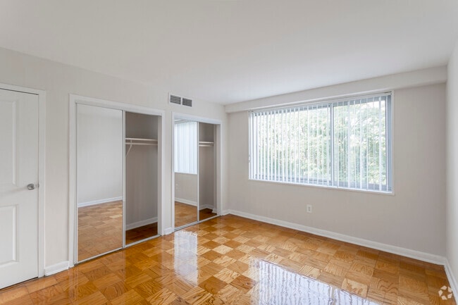 2 BR, 1 BA - 950 SF - 8600 Apartments
