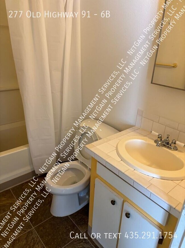 Building Photo - Parowan Studio Apartment