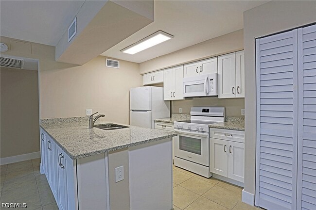 Building Photo - 5307 Summerlin Rd