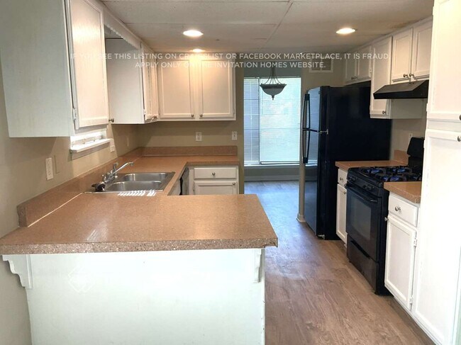 Foto del edificio - 335 Rocky Springs Ct