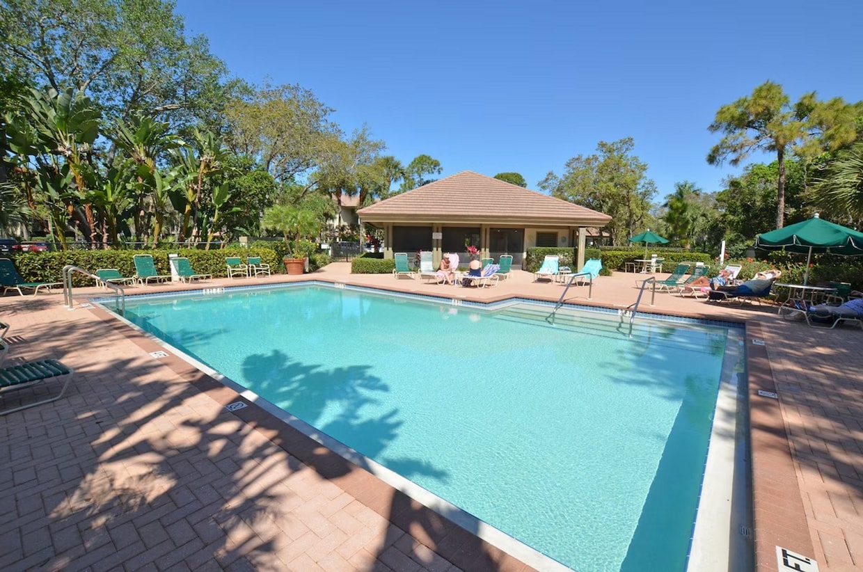 Primary Photo - ** BEAUTIFUL UPDATED FURNISHED 2/2 CONDO I...