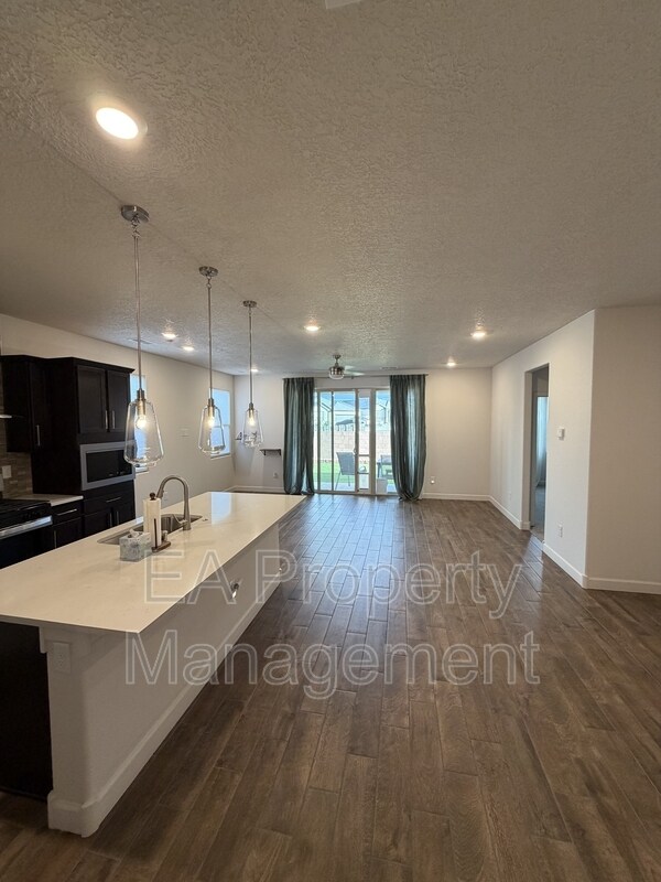 Foto del edificio - 6742 Clayton Dr NE