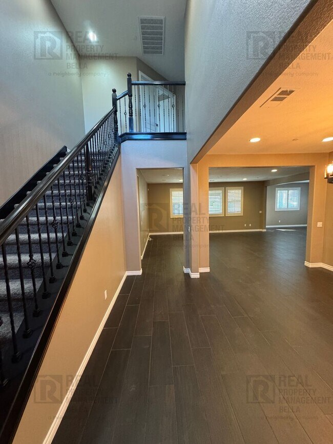 Foto del edificio - Luxury Living in Audie Murphy Ranch | Next-Gen Suite, Solar & Resort-Style Backyard