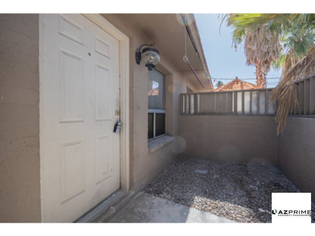 Building Photo - Experience this Newly Updated 2/1 Unit in ...