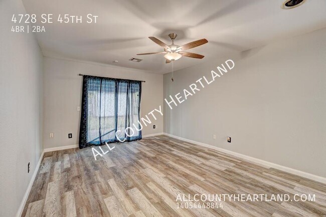 Foto del edificio - Updated 4 bed/ 2 bath home close to Tinker!