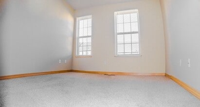 Building Photo - 2869 W Hillshire Dr