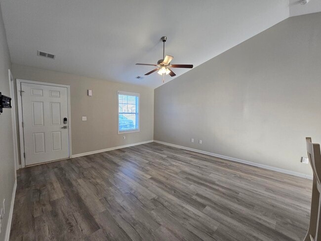 Building Photo - 452 Conifer St