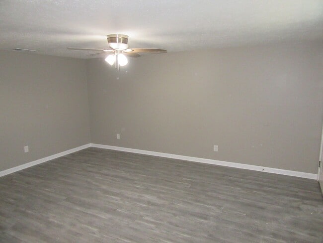 Building Photo - 6427 Sunset Ave