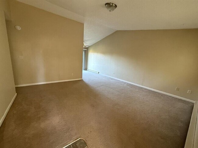 Foto del edificio - 18675 NW Shadow Lane ~ MOVE IN SPECIAL! 1/2 Off 1st Months Rent!! 6 Month lease