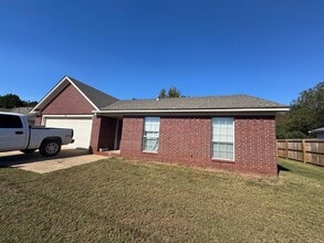 Building Photo - 366 Hickory Grove St