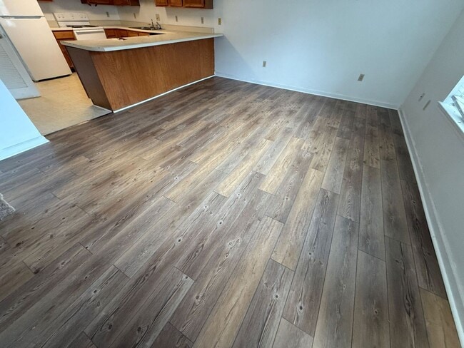 Building Photo - 858 Patrick Henry Dr