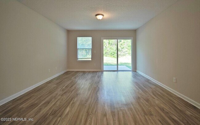 Foto del edificio - 15320 Norman Ave