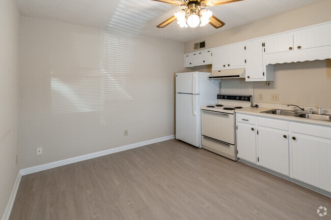 1BR,1BA - 500SF - Campbell Court