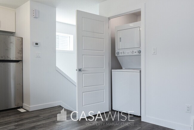 Photo du bâtiment - 6508g-65175 175 Ave NW