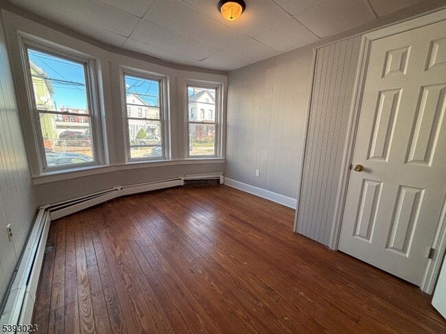 Building Photo - 232 Inslee Pl