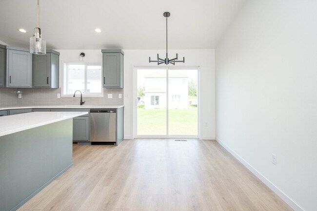 Foto del edificio - 4 Bed 3 Bath Single Family Home - Rent Wit...